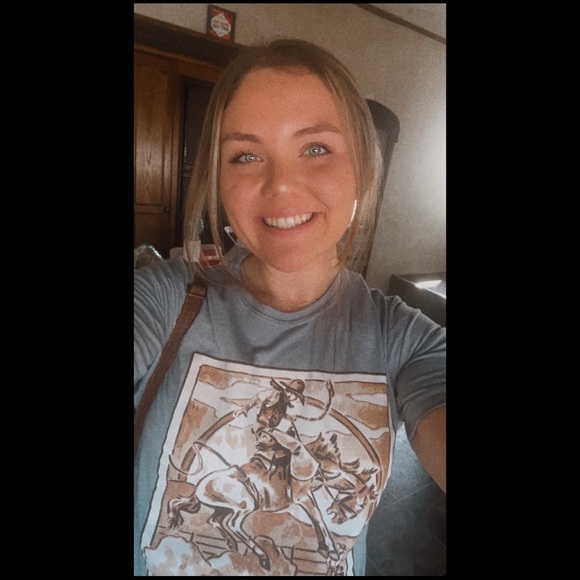 Meet your Posher, Victoria - Picture 2 of 3